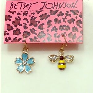 🌺 Honey Bee🐝 Blue Flower Crystals Earrings